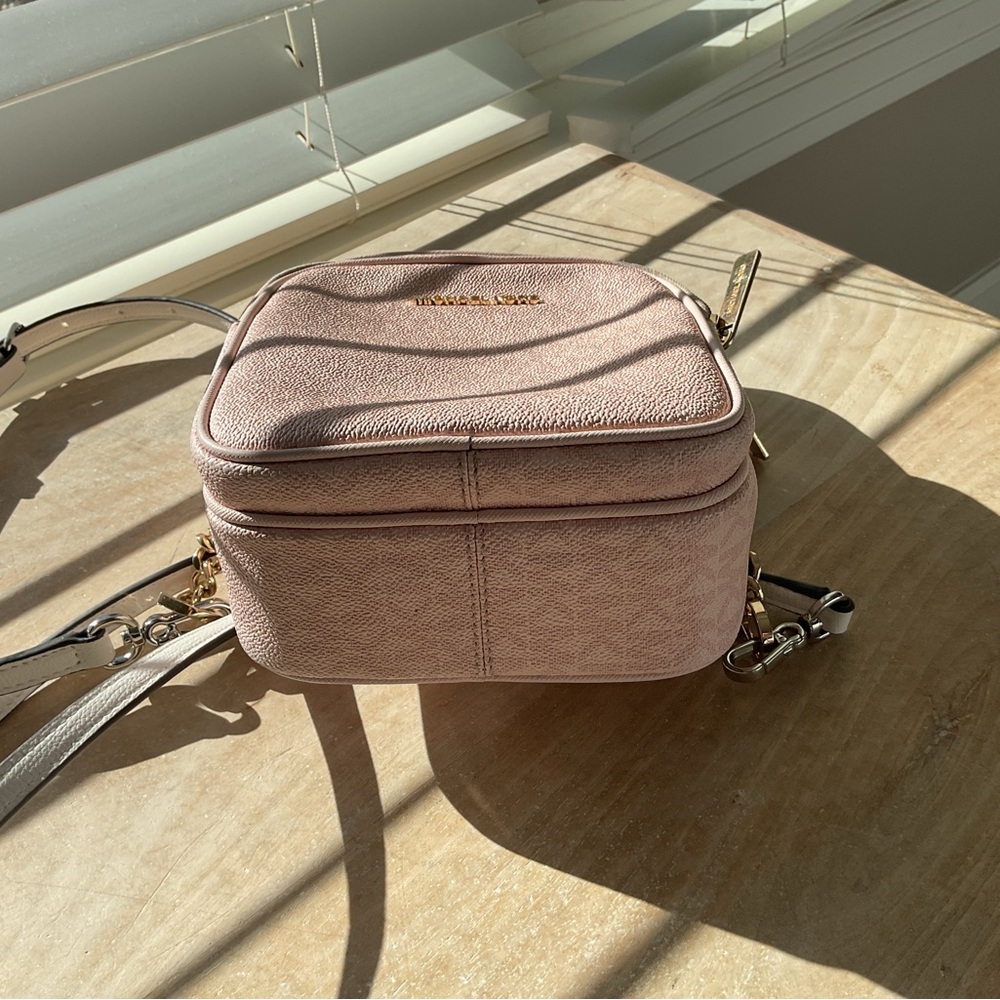 Michael Kors Blush Crossbody Bag with Gold Chain - Picture 3 of 4